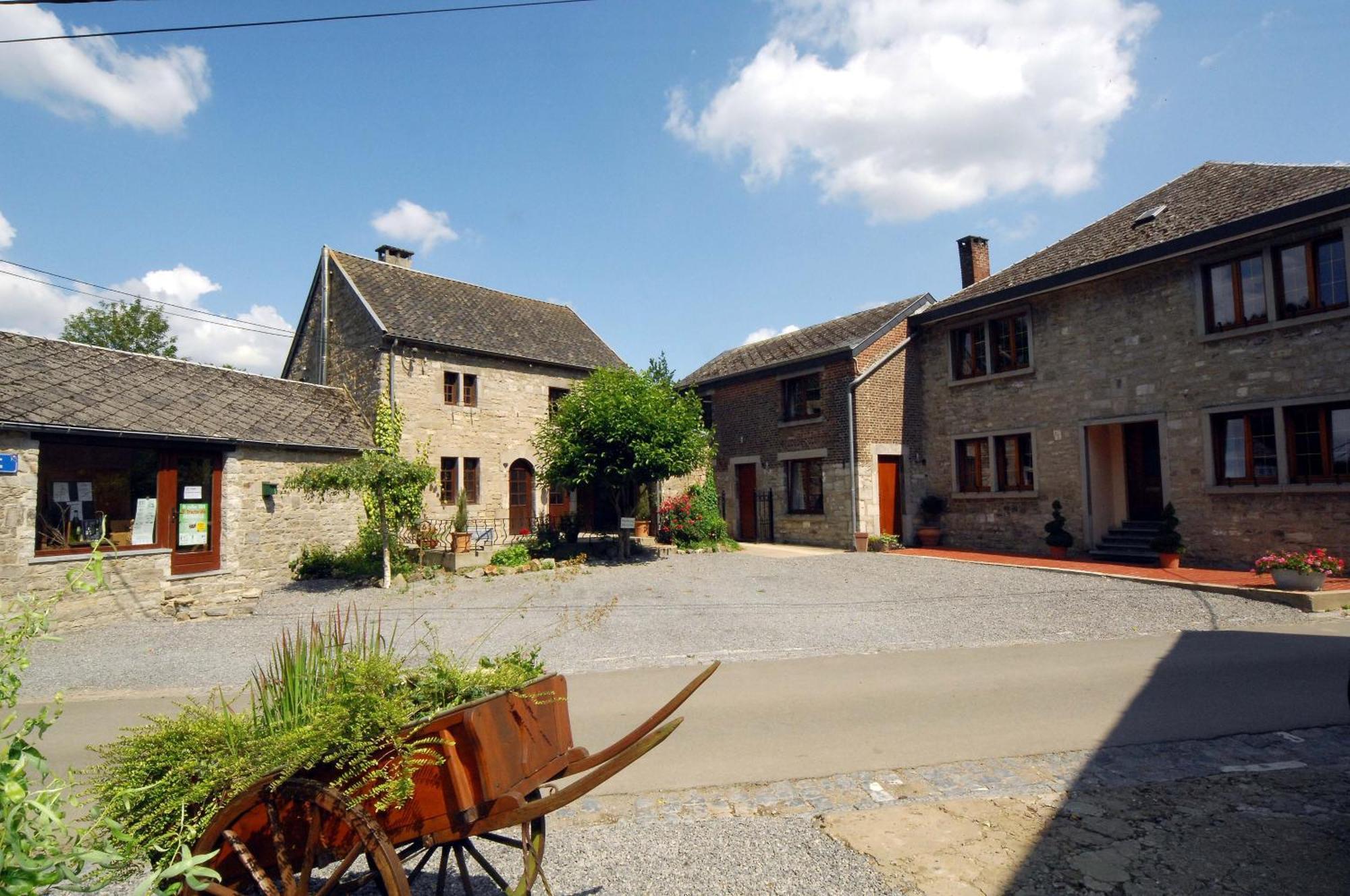 Hotel/Restaurant A La Ferme Ferrieres Bagian luar foto